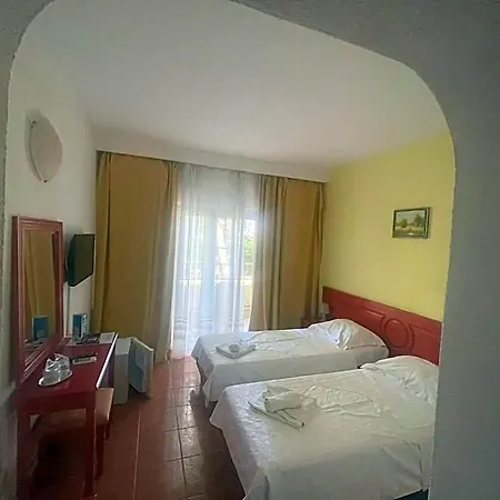 فندق Hotel Central 3*
