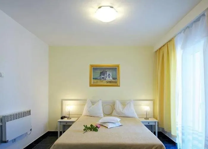 Отель Hotel Central Мамая